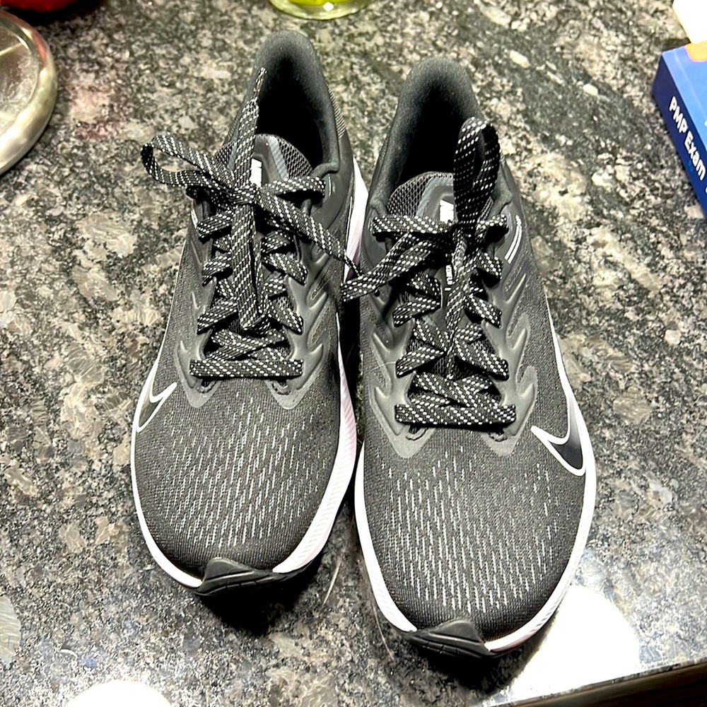 Nike Air Zoom Pegasus 36 sz 7.5, womens